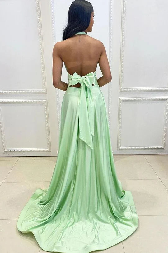 Vestido de fiesta largo con cuello halter y abertura